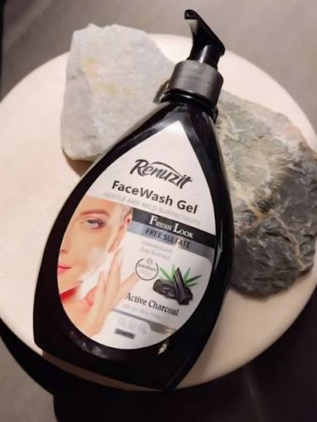 ژل شستشوی صورت حاوی کربن فعال 500میل رینوزیت