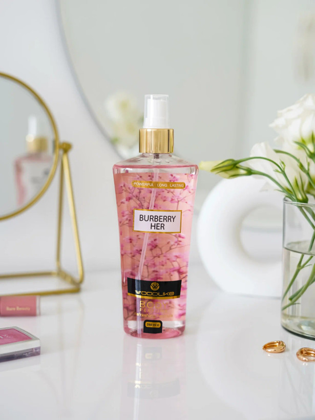بادی اسپلش زنانه وودلایک مدل Burberry Her حجم 250 میلی لیتر